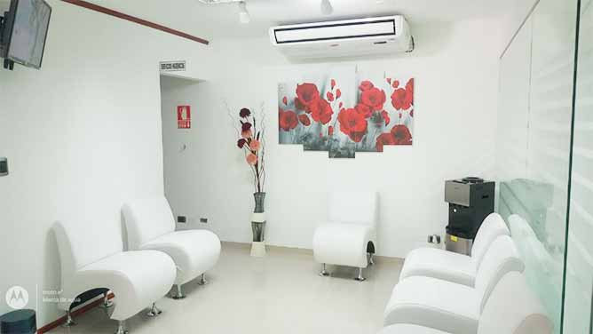Clínica dental moderna y luminosa